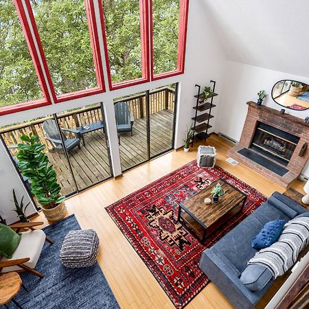 Modern Chalet Cabin W Hot Tub, Deck&Grill, & Wifi! Inwood Luaran gambar