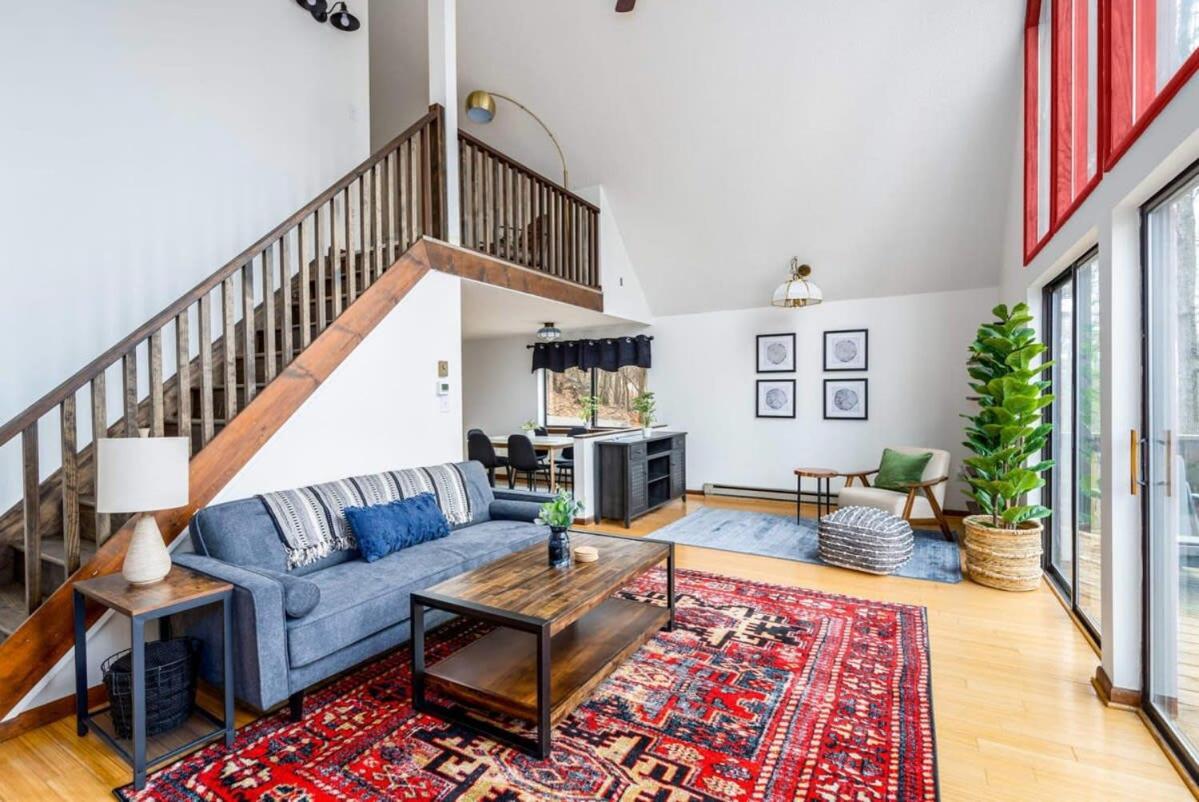 Modern Chalet Cabin W Hot Tub, Deck&Grill, & Wifi! Inwood Luaran gambar