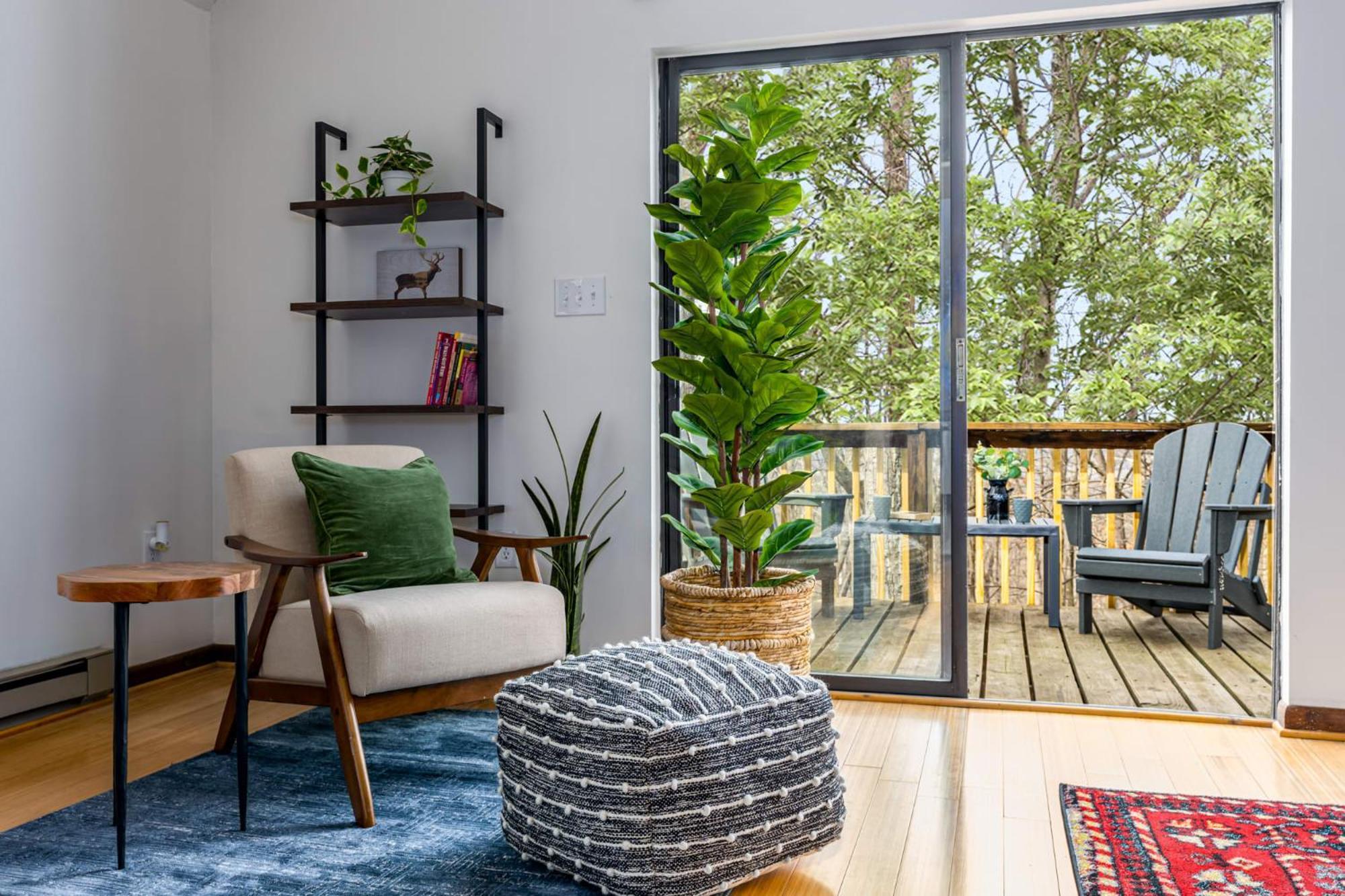 Modern Chalet Cabin W Hot Tub, Deck&Grill, & Wifi! Inwood Luaran gambar